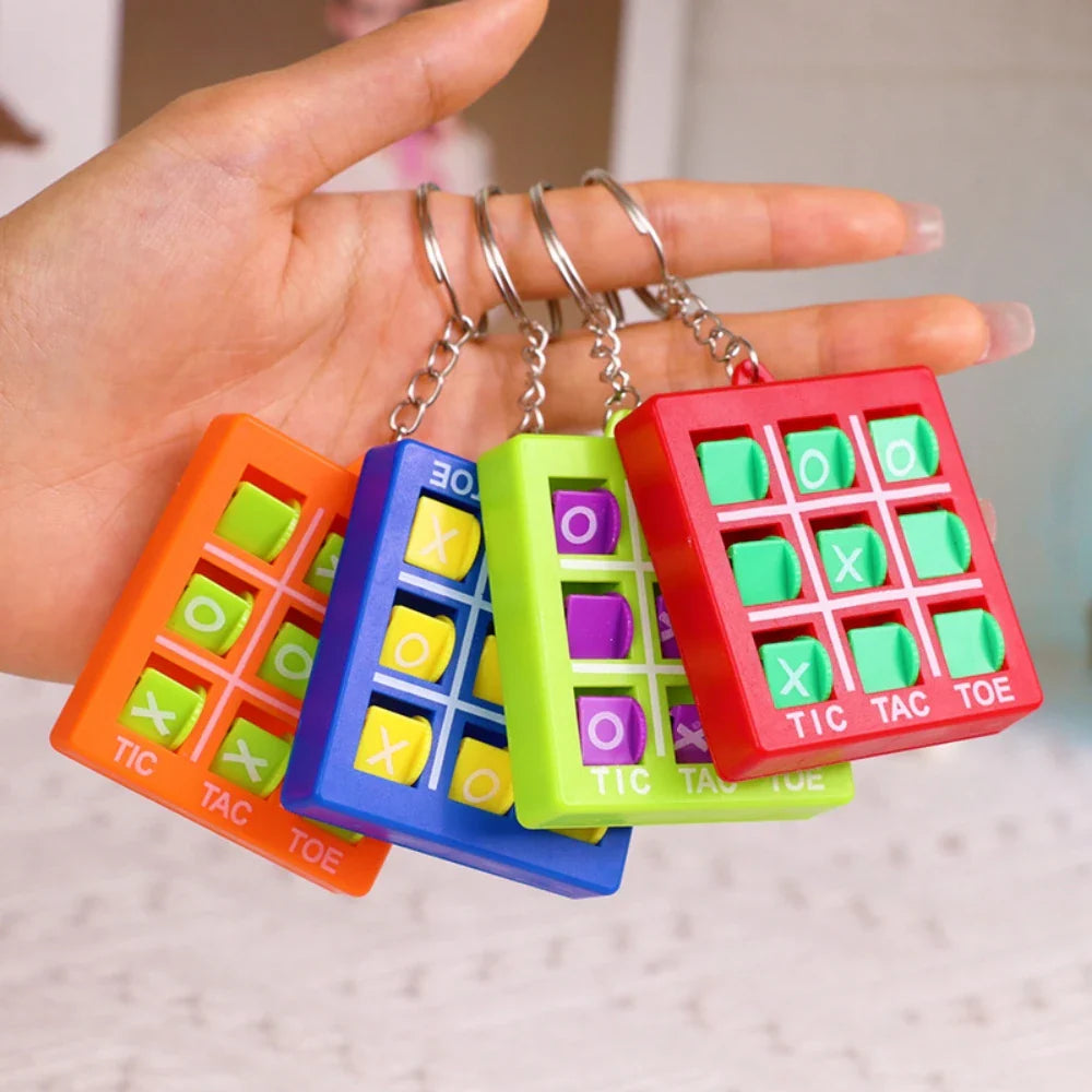 Tic Tac Toe Keychain Fun Pack - product photo 4