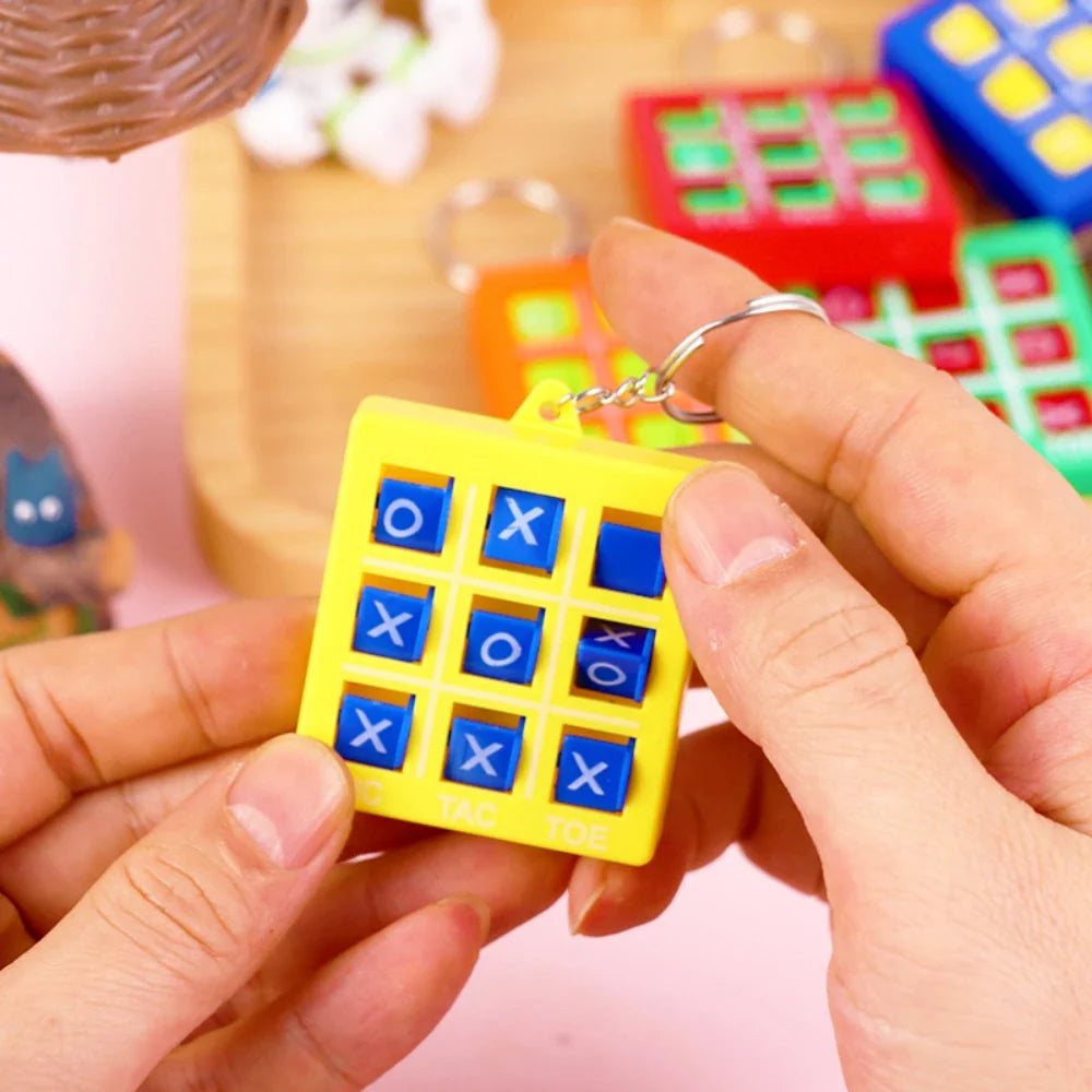 Tic Tac Toe Keychain Fun Pack - product photo 3